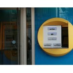 Si no eres cliente de La Caixa, pagarás 2 € por usar sus cajeros