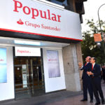 Popular cambia su imagen y añade los cajeros de Santander a su red