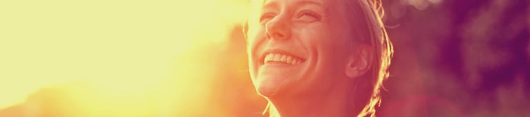 cara de una persona sonriendo por haber podido conseguir prestamos online rapidos con asnef sin complicaciones a pesar de estar en un fichero de morosos