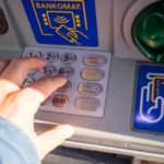 ¿Qué bancos me dejan sacar dinero sin tarjeta de un cajero?