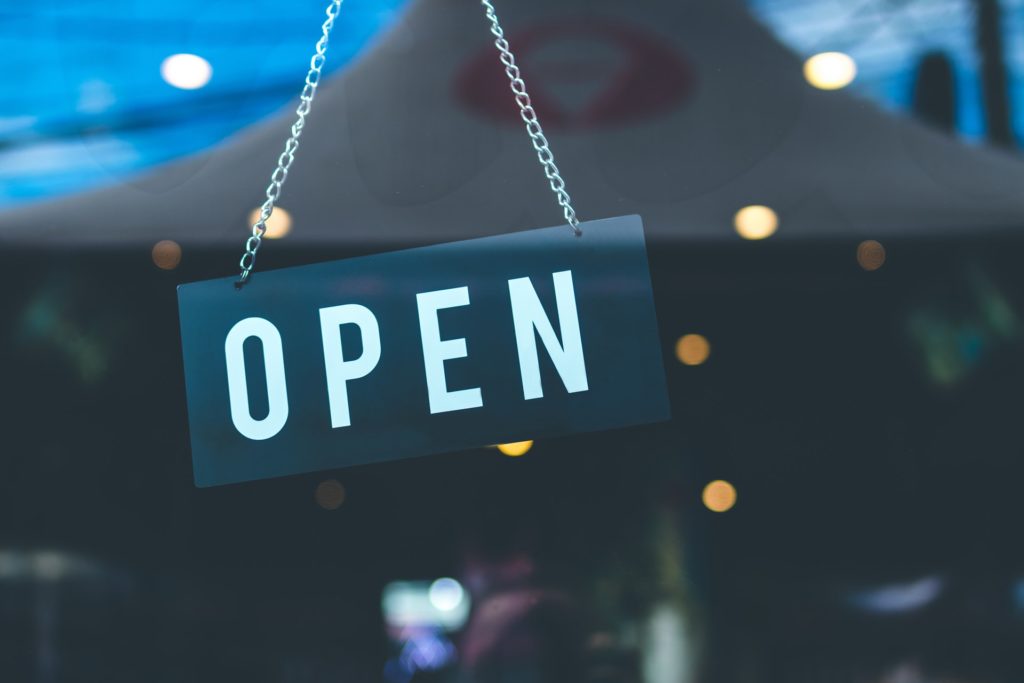selective-focus-photography-of-open-signage-1036857 los mejores creditos rapidos