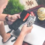 Ocho de cada 10 españoles prefieren el pago con tarjetas y móvil antes que con efectivo