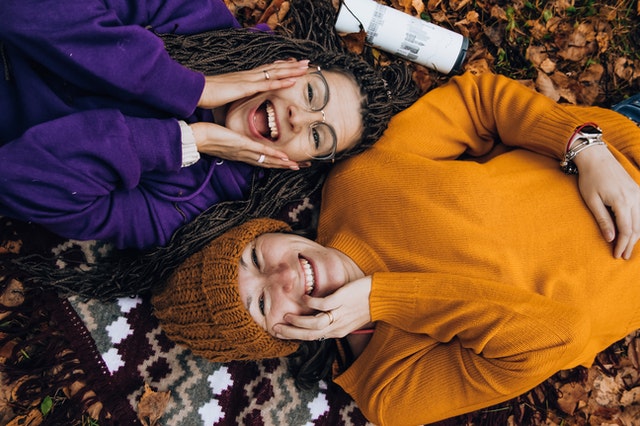 pexels-asya-cusima-3097297 prestamos baratos octubre 2020