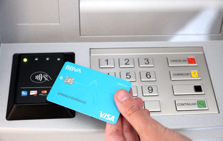 https___www.bbva.com_wp-content_uploads_2020_10_tarjeta-aqua-bbva-presentacion tarjetas aqua de bbva