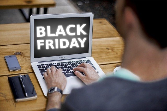 black-friday-4645768_640 vender piso rápido en black friday