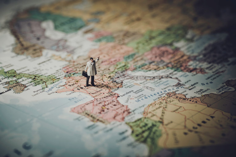 Miniature businessman on map of Europe viajes de ultima hora