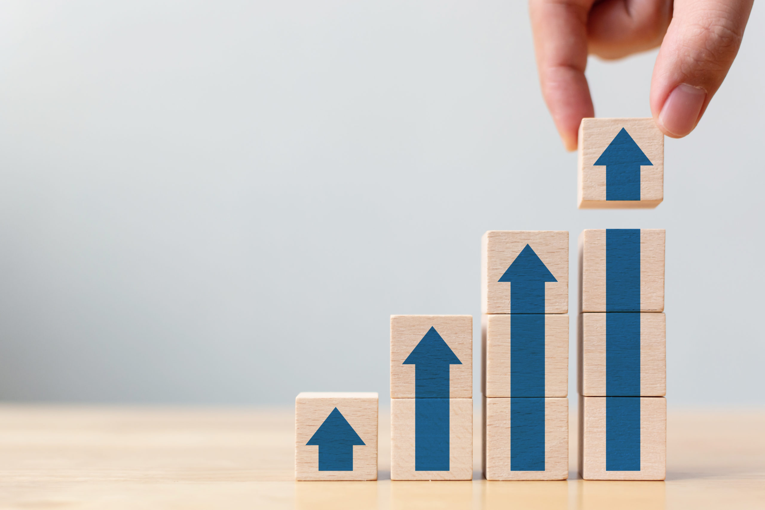 El precio de la vivienda nueva y usada sube en la comparativa interanual de agosto, pero se modera en la mensual