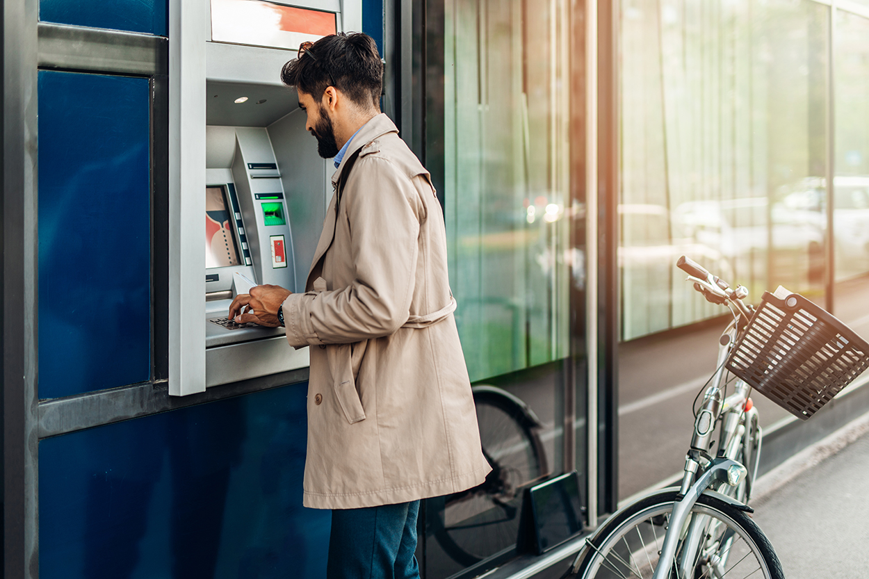 Saca dinero de cualquier cajero de España gratis con estos bancos HelpMyCash Saca dinero de cualquier cajero de España gratis con estos bancos HelpMyCash