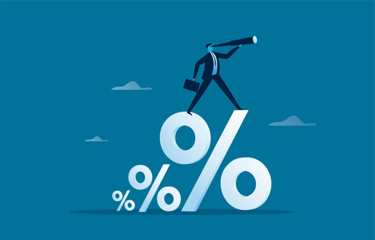 Una persona busca depósitos al 4%