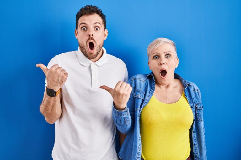 Dos personas en shock por la rebaja de Banco Sabadell