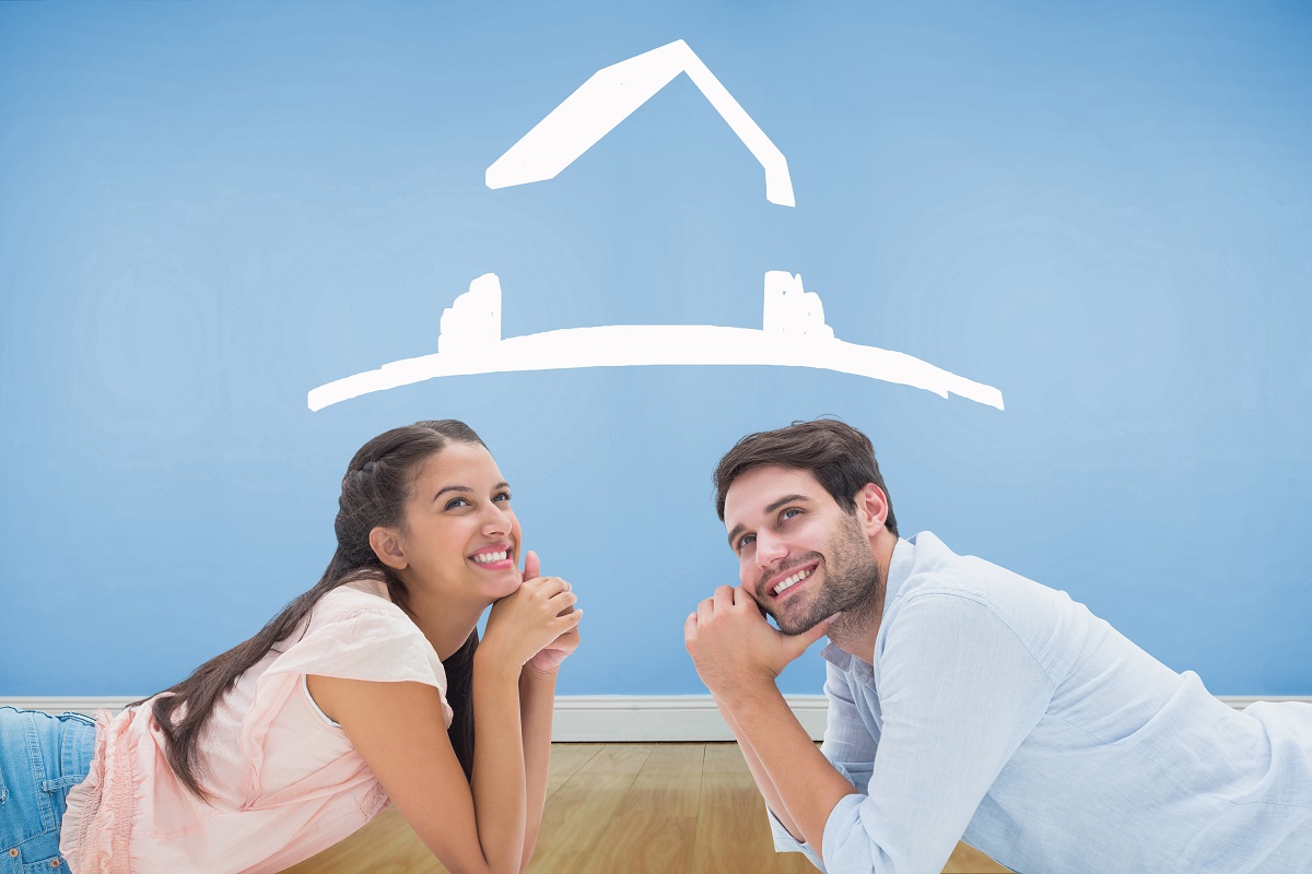 Pareja joven se plantea la compra de una vivienda