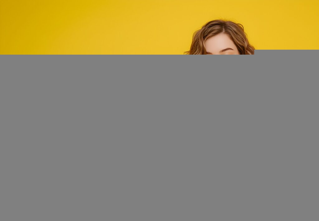 Mujer calcula su nueva cuota con el euríbor