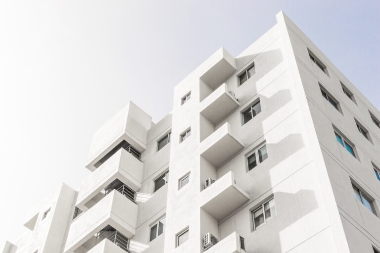 Vivienda en julio de 2025: menos operaciones, precios más altos y tirón de las hipotecas