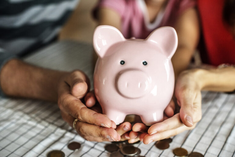Cuentas remuneradas hasta el 3,33% TAE: la banca pisa el acelerador este octubre