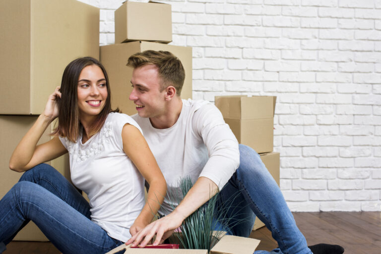 Comprar un piso en pareja: qué conviene hablar antes de firmar la hipoteca