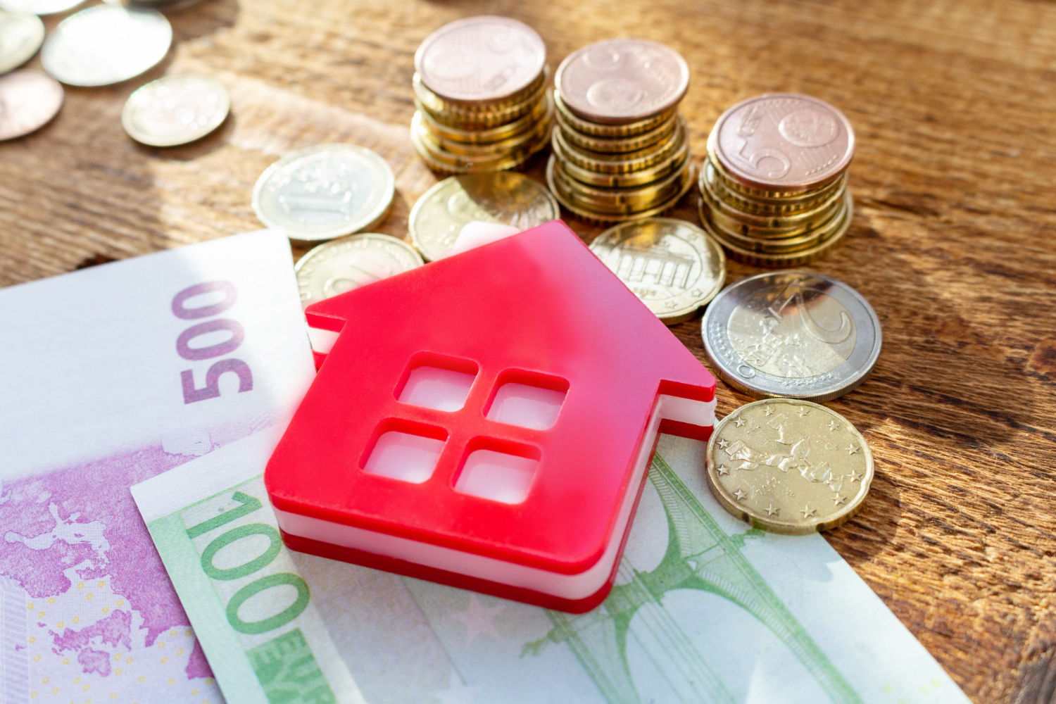 El precio de compra de la vivienda sube un 9,4% en abril y hunde las ventas por cuarto mes consecutivo