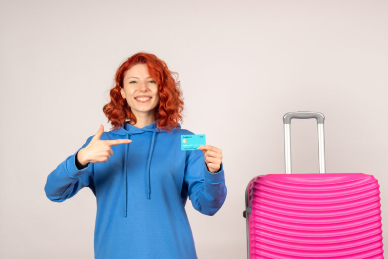 ¿Vas a viajar? El detalle de tu tarjeta que puede hacerte pagar comisiones sin darte cuenta